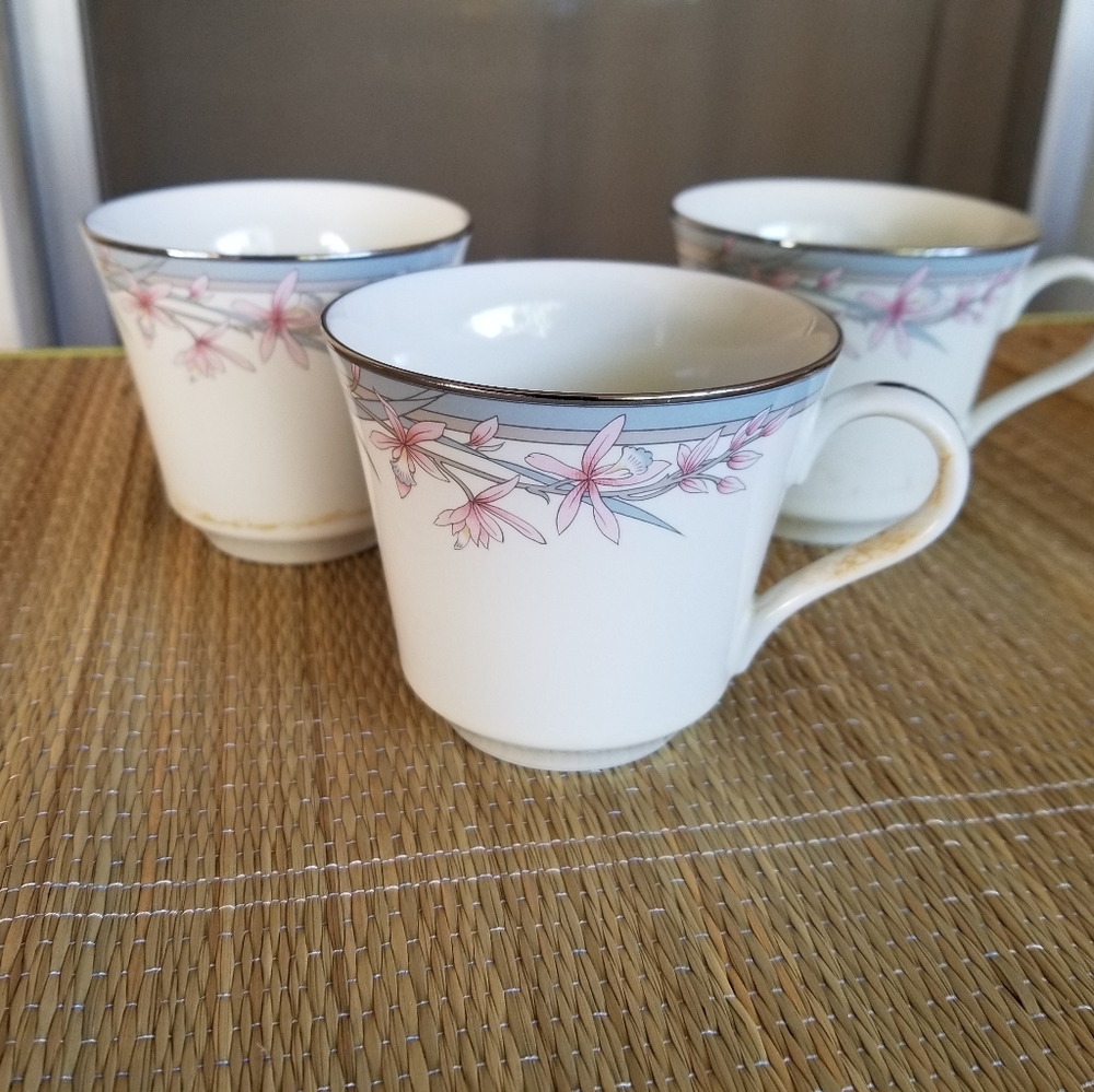 Vintage tea cups (3)